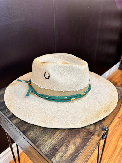 Horseshoe Love Hat (Spotlight Model)