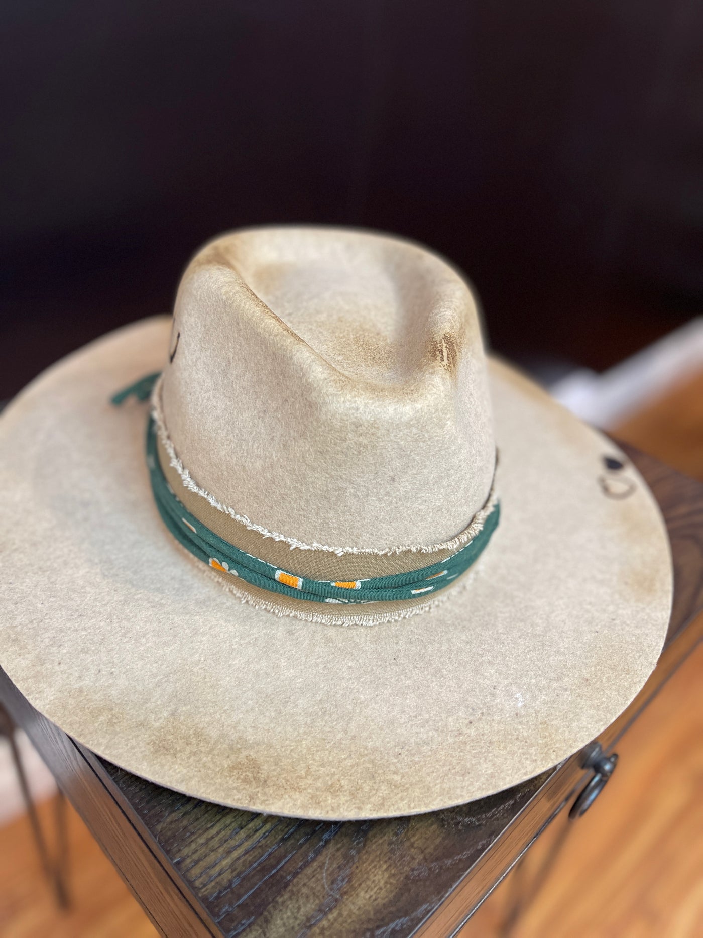 Horseshoe Love Hat (Spotlight Model)