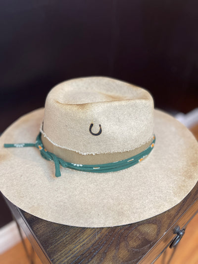 Horseshoe Love Hat (Spotlight Model)